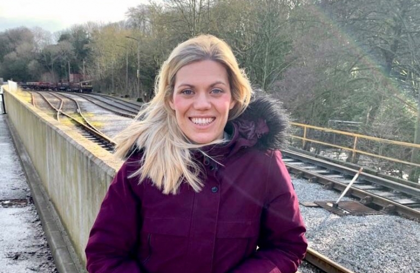 Miriam Cates MP in front of rail lines talking about UK steel