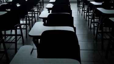 Empty desks depicting school during COVID