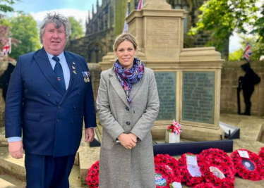 Miriam Cates PPC stands with ex RAF serviceman Ian White